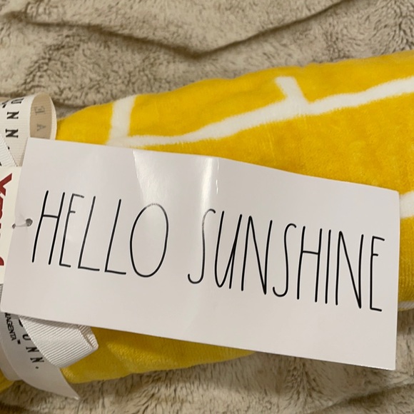 โ๏ธRae Dunn Beach Towel HELLO SUNSHINE ๐ โ๏ธYELLOW - Picture 2 of 2